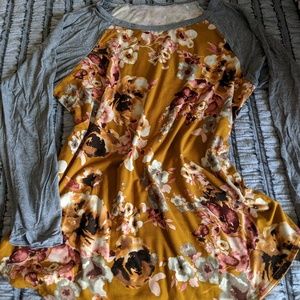 🌿Raglan Floral Tee 🌿